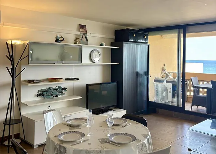 En Bord De Avec Terrasse Et Parking Securise - Fr-1-529-139 *