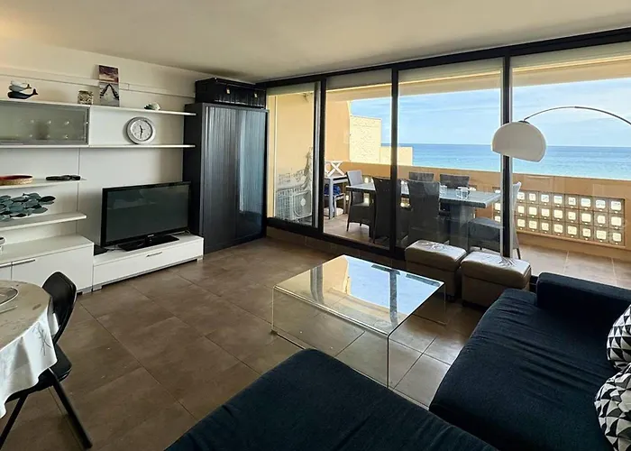 En Bord De Avec Terrasse Et Parking Securise - Fr-1-529-139