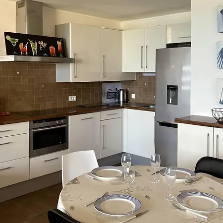 En Bord De Avec Terrasse Et Parking Securise - Fr-1-529-139 *